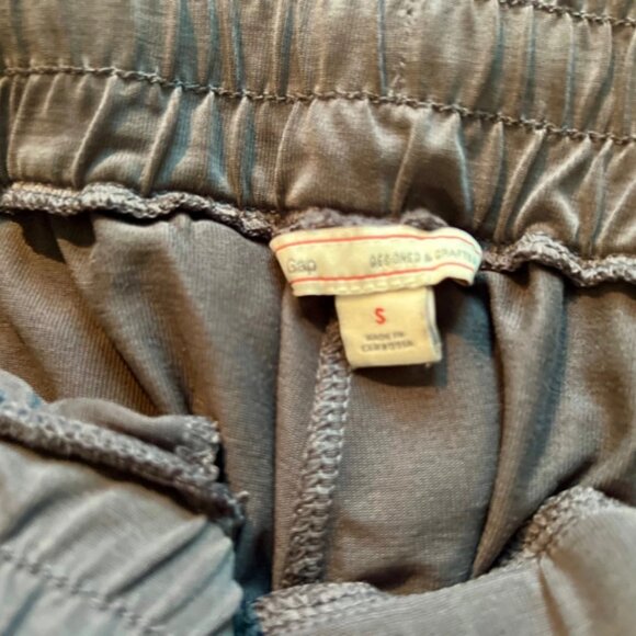 Gray Jogger Pants – GAP, Size Small, Lightweight & Comfy - Picture 2 of 3